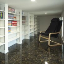 小屋裏収納,造作本棚
